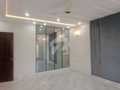 A Well Designed House Is Up For Sale In An Ideal Location In Lahore