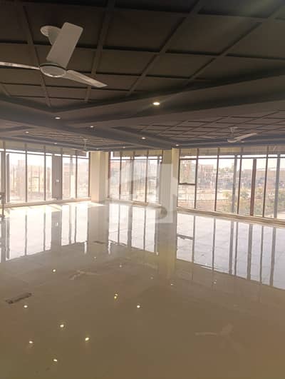ڈی ایچ اے ڈیفینس فیز 2 ڈی ایچ اے ڈیفینس,اسلام آباد میں 9 مرلہ دفتر 2.3 لاکھ میں کرایہ پر دستیاب ہے۔