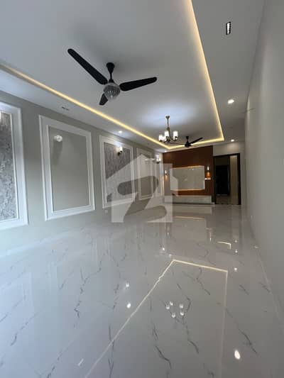 Bahria Enclave Sector F1 8Marla House Available For Sale