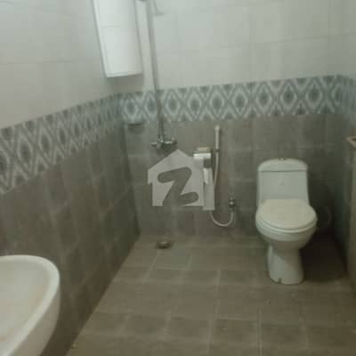 Modal TWON link road ONLY BACHLER 4 MARLA UPER PORTION 2 BAD FOR RENT