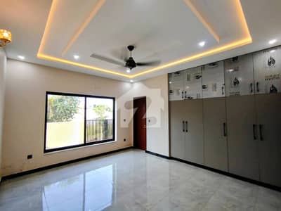 10 Marla Brand New House Available For Sale 10 Marla Brand New House Available For Sale