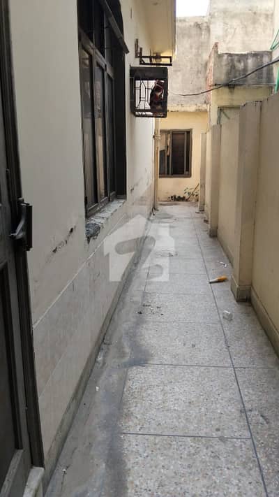1 KANAL DOUBLE STOREY HOUSE AT HOT LOCATION FOR SALE IN MODEL TOWN 1 KANAL DOUBLE STOREY HOUSE AT HOT LOCATION FOR SALE IN MODEL TOWN