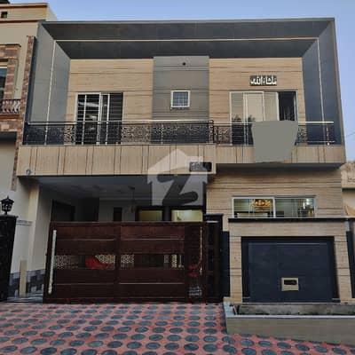 جناح گارڈنز ایف ای سی ایچ ایس,اسلام آباد میں 5 کمروں کا 8 مرلہ مکان 4.25 کروڑ میں برائے فروخت۔