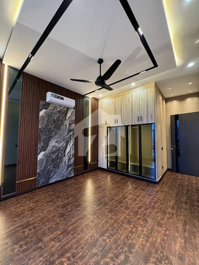 BRAND NEW 10 MARLA UPPER PORTION FOR RENT IN DHA PHASE 8