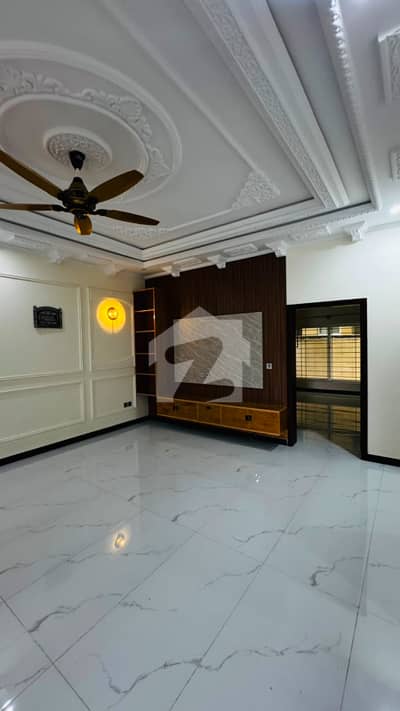 10 Marla House Available For Sale