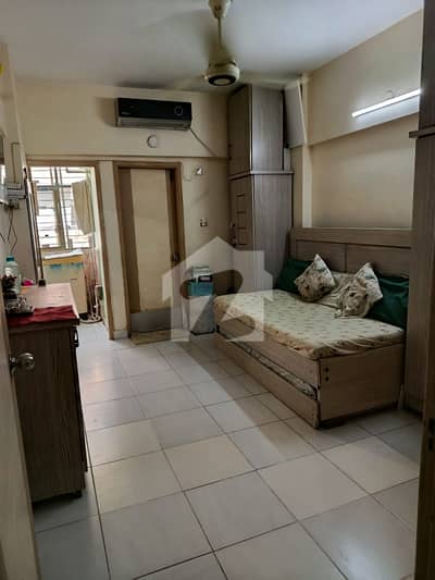 PRIME LOCATION KANEEZ FATIMA BLOCK 4 . . . . 1 BED LOUNGE FLAT AVAILABLE FOR SALE ( BANK LOAN NOT APPLICABLE )