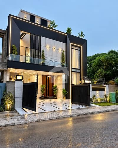 10 Marla House Available For Rent In Ghaznavi Block Sector F Bahria Town Lahore