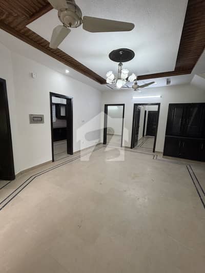 A Beautiful 8 Marla House Available For Rent, Offering A Comfortable Living Space With A Practical Layout And Essential Facilities A Beautiful 8 Marla House Available For Rent, Offering A Comfortable Living Space With A Practical Layout And Essential Facilities