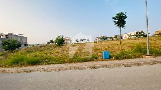 ڈی ایچ اے ڈیفینس فیز 4 ڈی ایچ اے ڈیفینس,اسلام آباد میں 1 کنال رہائشی پلاٹ 3.1 کروڑ میں برائے فروخت۔