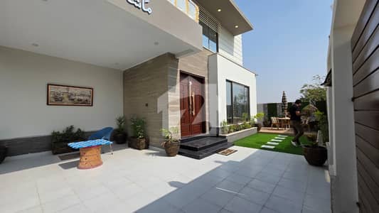 Prime Location - Luxurious Ready To Move 6 Bedrooms Precinct 4 Villa For Sale - 500 Sqyd - Bahria Town Karachi