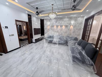 بحریہ ٹاؤن سیکٹر ای بحریہ ٹاؤن,لاہور میں 5 کمروں کا 10 مرلہ مکان 5.25 کروڑ میں برائے فروخت۔