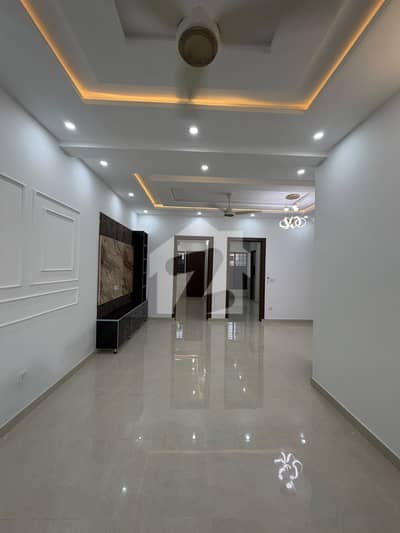 10 MARLA UPPER PORTION AVAILABLE FOR RENT