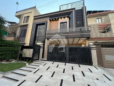 10 Marla Ultra Modern Designer House Available For Sale 60ft Road Facing Park