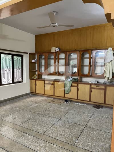 F-11 Ground Portion 3 Bedroom Nice Location Available For Rent F-11 Ground Portion 3 Bedroom Nice Location Available For Rent