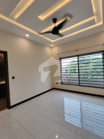 B17 Multi Garden Block B 14 Mrla Desighner House Uper Portion Fo Rent