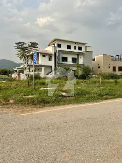 Proper Corner 600 Sq. yd Prime Location Plot Available For Sale