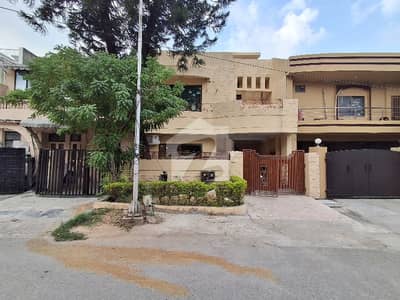 جی ۔ 8 اسلام آباد میں 4 کمروں کا 7 مرلہ مکان 5.5 کروڑ میں برائے فروخت۔