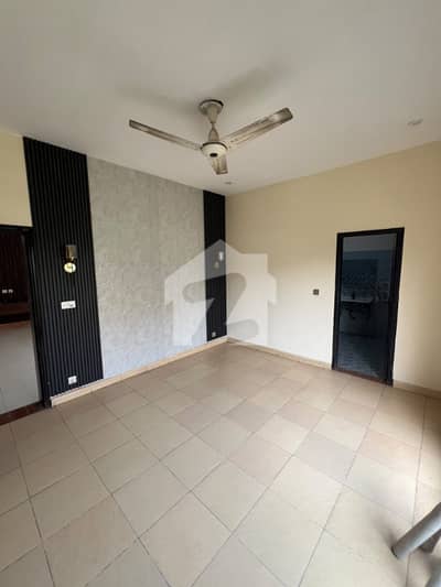 1 Kanal Neat & Clean Upper Portion For Rent With All Utility Connection'S Near Ucp University & Shaukat Khanam Chowk
