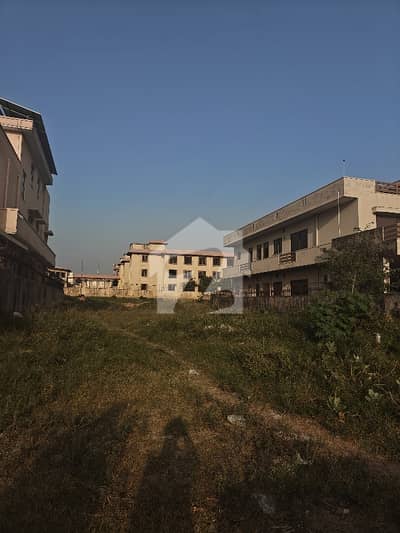 Main double road plot G-14/4 Main double road plot G-14/4