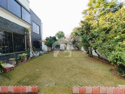 1.7 Kanal Corner Extraordinary Villa For Sale In Bahria Town Phase 3