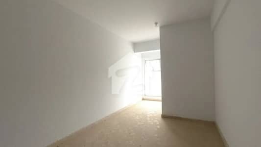 In I-8 Markaz 800 Square Feet Shop For Rent