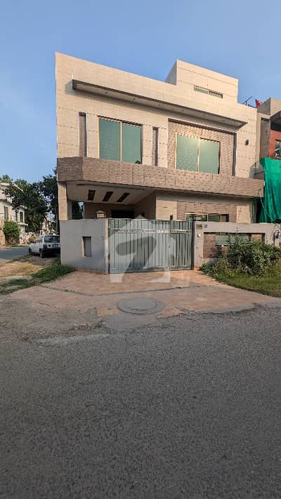 5 Marla Slightly used House solid Construction and Excellent Condition with Gass Compaction