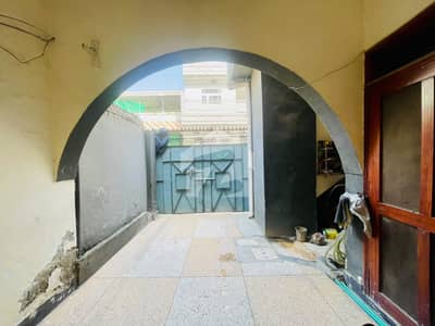 حیات آباد فیز 1 حیات آباد,پشاور میں 5 کمروں کا 5 مرلہ مکان 2.4 کروڑ میں برائے فروخت۔