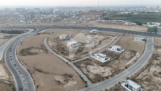 550 Sq Yd DEAD END CORNER Plot (with Extra Land) in Precinct-17, Just 3 Mins Drive from Main Gate Entrance Near Jinnah Avenue, Close to Theme Park | Ideal for Residence or Investment. Call Now!