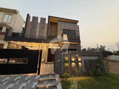 Near Park 10 Marla Designer House For Sale In A Block Central Park Lahore
