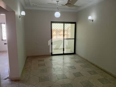 Ideally Located Spacious & Very Well Maintained 3 Bed DD Apartment Available For Rent Gulshan-E-Iqbal, Block 4