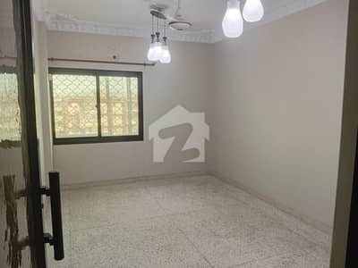 Ideally Located Spacious & Very Well Maintained 3 Bed DD Apartment Available For Rent Gulshan-E-Iqbal, Block 4