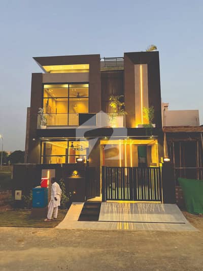 BRAND NEW LUXURY 5 MARLA HOUSE AVAILABLE FOR SALE IN PARK VIEW CITY LHR BRAND NEW LUXURY 5 MARLA HOUSE AVAILABLE FOR SALE IN PARK VIEW CITY LHR