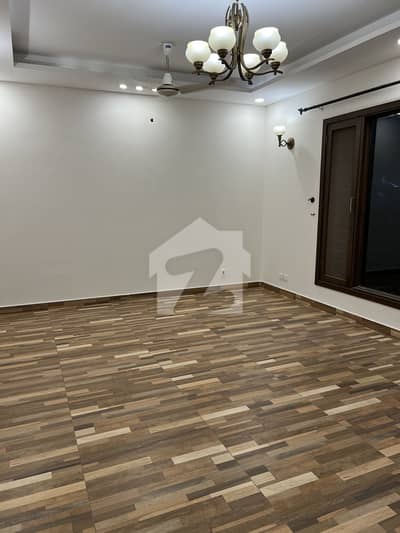 DHA LIKE NEW UPPER PORTION FOR RENT