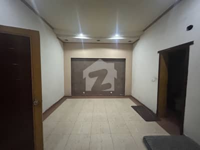 جوہر ٹاؤن فیز 2 جوہر ٹاؤن,لاہور میں 3 کمروں کا 5 مرلہ مکان 1.3 لاکھ میں کرایہ پر دستیاب ہے۔