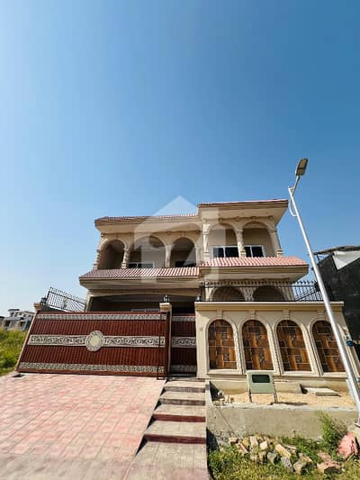 LUXURY 10 MARLA OWNER-BUILT HOUSE FOR SALE IN B-17, ISLAMABAD