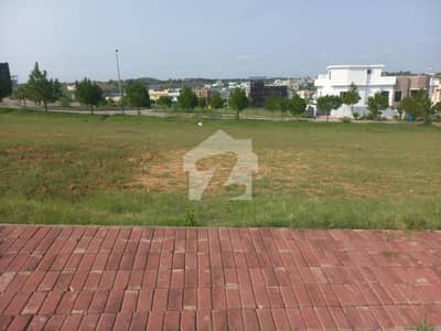 10 MARLA FROUNT BACK OPEN ROAD PLOT FOR SALE