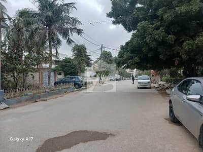 Gulshan iqbal block 13D1 400gaz g+2 house for sale contact 03332332998