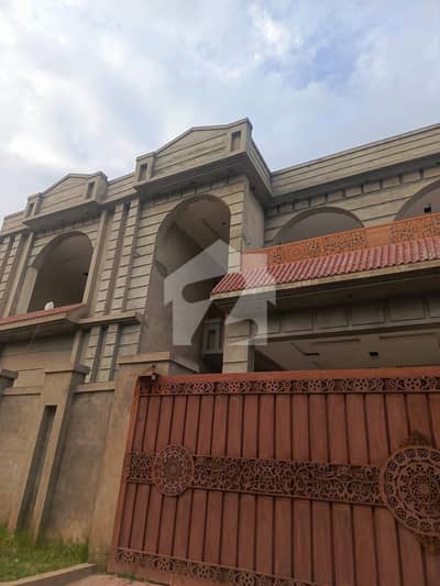گلشن آباد راولپنڈی میں 5 کمروں کا 11 مرلہ مکان 2.7 کروڑ میں برائے فروخت۔