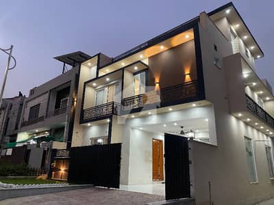 8 Marla House For sale Available In B-17