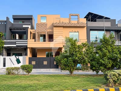 سٹی ہاؤسنگ سوسائٹی گوجرانوالہ میں 5 کمروں کا 10 مرلہ مکان 3.5 کروڑ میں برائے فروخت۔