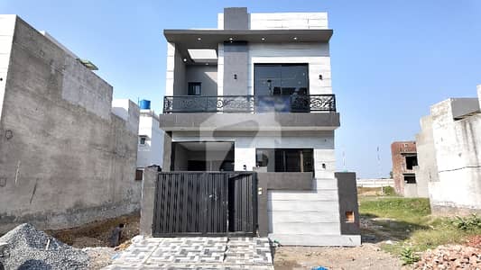 Prime Location 5 Marla House For sale In Paragon City