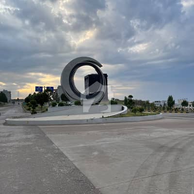 1 Kanal Sector A 5th Avenue Outclass Location
