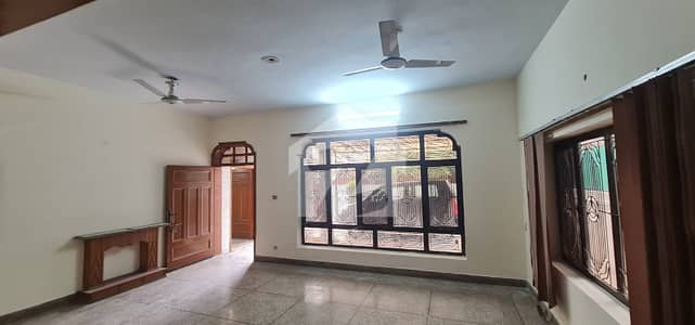 F11/3: Ground Floor, 500 Yards, 3 Bedrooms, Prime Location, Rent: Rs. 180,000/- per month