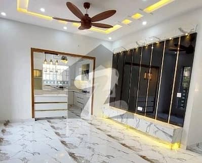 Investors Should sale This House Located Ideally In Top City 1