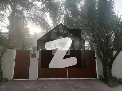 ایف ۔ 7 اسلام آباد میں 7 کمروں کا 2 کنال مکان 17.0 لاکھ میں کرایہ پر دستیاب ہے۔