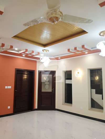 10 Marla Modern House for Rent