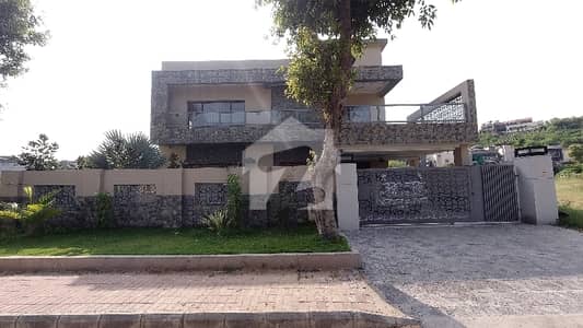بحریہ گرینز۔ اوورسیز انکلیو - سیکٹر 1 بحریہ گرینز۔ اوورسیز انکلیو,بحریہ ٹاؤن فیز 8,بحریہ ٹاؤن راولپنڈی,راولپنڈی میں 5 کمروں کا 1 کنال مکان 11.0 کروڑ میں برائے فروخت۔