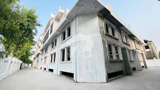 آئی ۔ 10 مرکز آئی ۔ 10,اسلام آباد میں 22 کنال Studio دفتر 2.5 کروڑ میں کرایہ پر دستیاب ہے۔