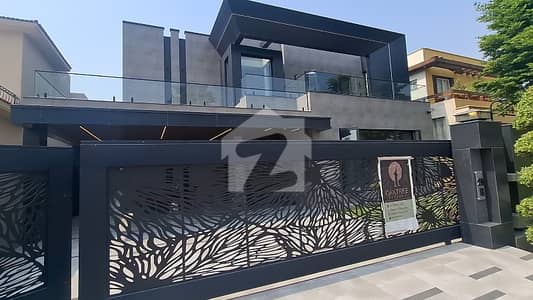 1-KANAL ULTRA MODERN LUXURIOUS PLACE, OWNER BUILD, HOTEST LOCATION OF DHA PHASE V