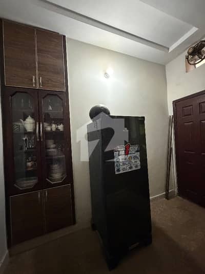 paragon city Lahore 5 m house for rent upper portion near park comm masjid school with gass